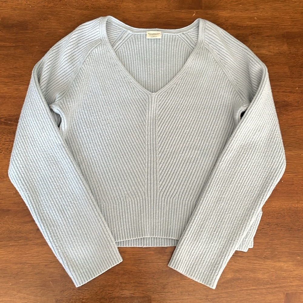 Abercrombie & Fitch Light Blue V-Neck Ribbed Sweater - XS
